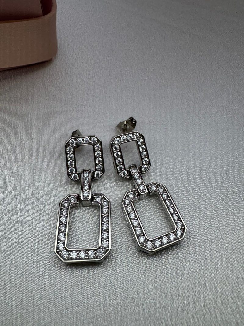 d355eda2-8f2b-42d4-a16e-40066f1e0426