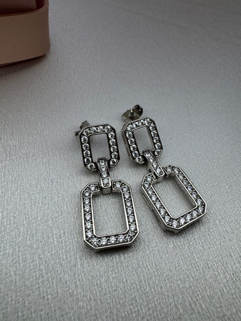 ea417a2a-5e42-4839-b18e-abe2419db0bf